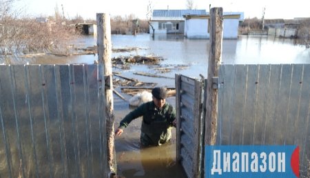Чиновники жителям затопленных по пояс домов в Актобе: Жить можно