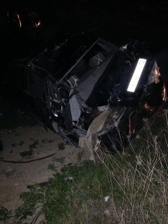 На набережной со спуска упал автомобиль