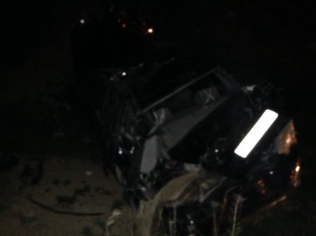 На набережной со спуска упал автомобиль