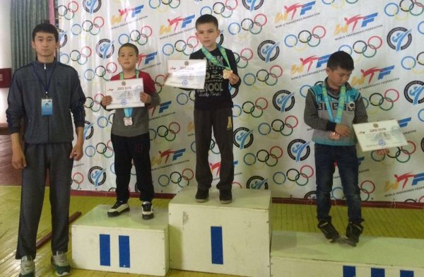 Жанаозенские таеквондисты вернулись из Туркестана с четырьмя медалями