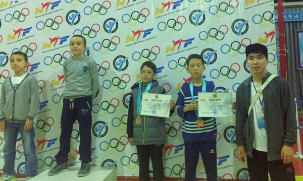 Жанаозенские таеквондисты вернулись из Туркестана с четырьмя медалями