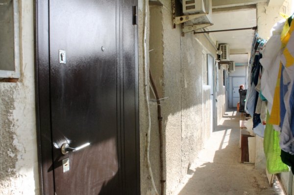 Под предлогом травли тараканов в Актау мужчина обокрал 83-летнюю пенсионерку