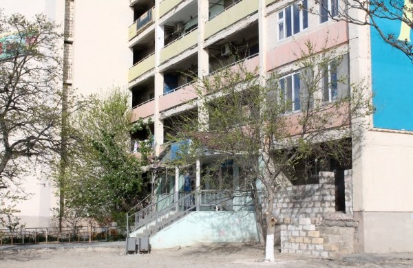 Под предлогом травли тараканов в Актау мужчина обокрал 83-летнюю пенсионерку