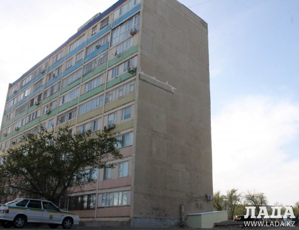 Под предлогом травли тараканов в Актау мужчина обокрал 83-летнюю пенсионерку