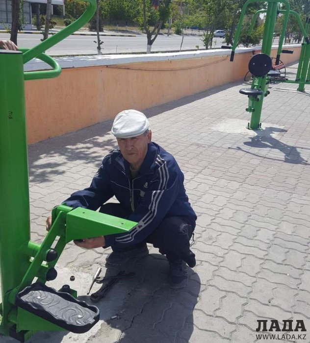 Неравнодушный отремонтировал тренажер на набережной