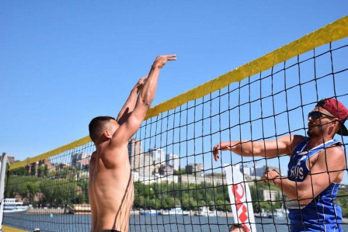 Спортсмены из Актау привезли две медали с международного турнира по пляжному волейболу