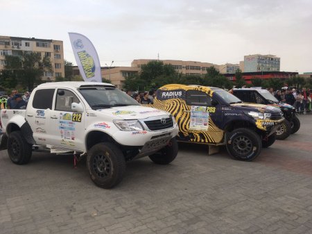 Пятый этап Кубка мира по ралли-рейдам Rally Kazakhstan-2017 стартовал в Актау