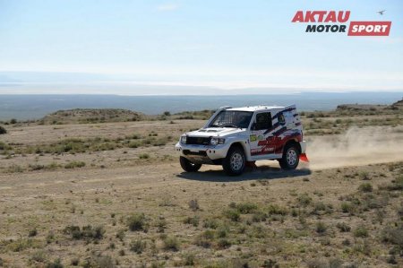 В Мангистау в третьем этапе Rally Kazakhstan-2017 победителем стал экипаж из Саудовской Аравии