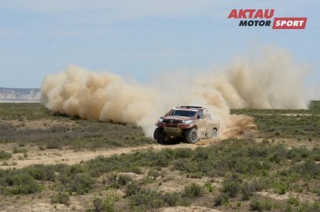 В Мангистау в третьем этапе Rally Kazakhstan-2017 победителем стал экипаж из Саудовской Аравии