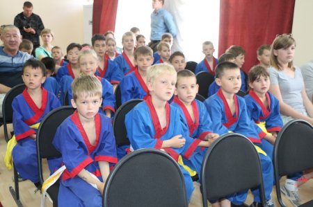 В Мангистау 50 школ получили сертификаты на спортивный инвентарь