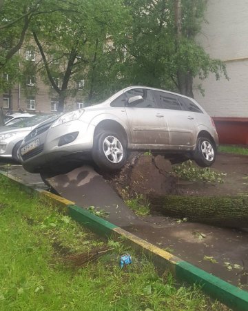 Ураган устроил апокалипсис в Москве: Погибли 11 человек, 70 травмированы