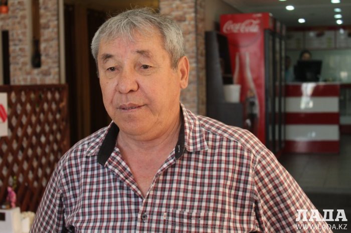 Жители 58 дома 11 микрорайона Актау пожаловались на администрацию расположенного на первом этаже кафе