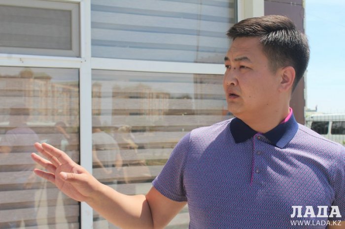 Жители 58 дома 11 микрорайона Актау пожаловались на администрацию расположенного на первом этаже кафе