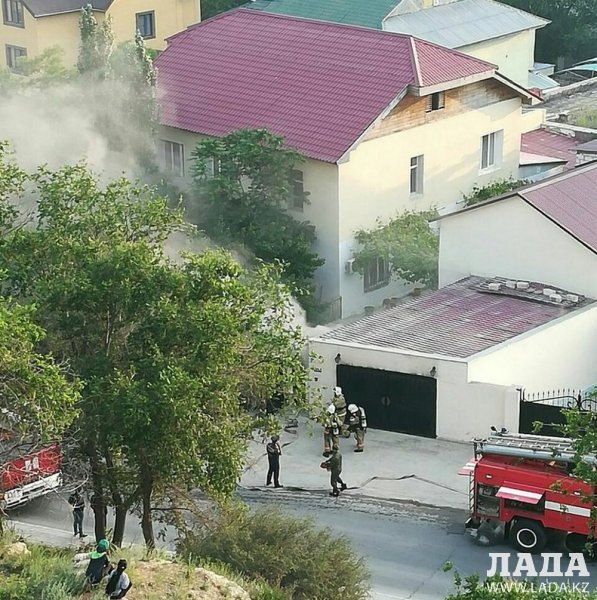 В гараже частного дома в 14 микрорайоне Актау произошел пожар