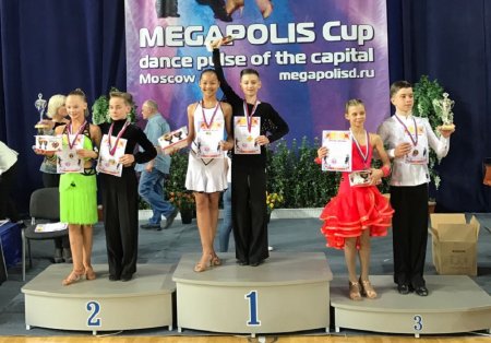 Пара из Актау завоевала пять медалей на международных соревнованиях по спортивным танцам