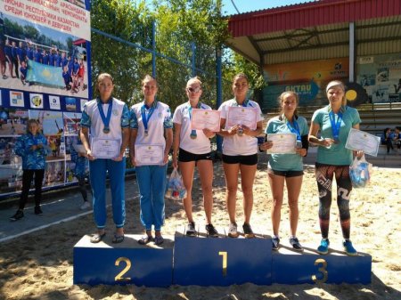 Спортсмены из Актау завоевали шесть золотых медалей в I-м туре чемпионата Казахстана по пляжному волейболу