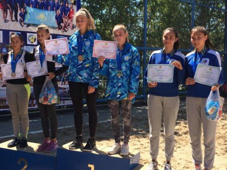 Спортсмены из Актау завоевали шесть золотых медалей в I-м туре чемпионата Казахстана по пляжному волейболу