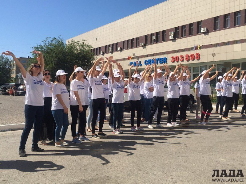 В канун Дня столицы медики городской поликлиники Актау провели флешмоб
