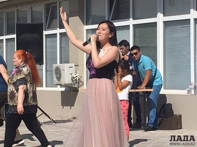 В канун Дня столицы медики городской поликлиники Актау провели флешмоб