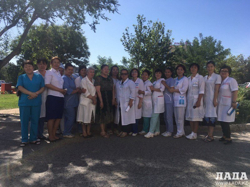 В канун Дня столицы медики городской поликлиники Актау провели флешмоб