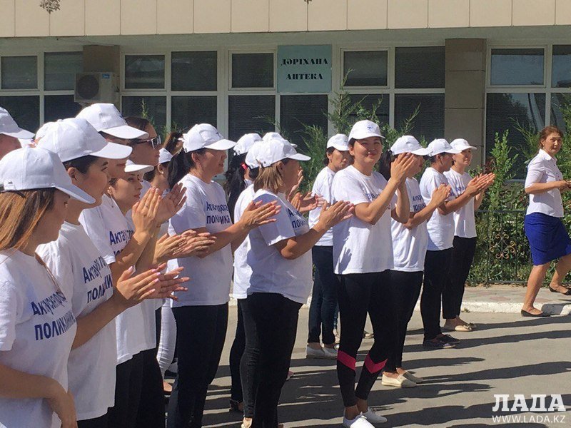 В канун Дня столицы медики городской поликлиники Актау провели флешмоб