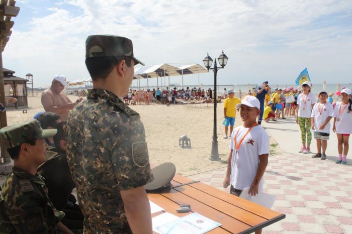 Актауские спасатели провели состязания среди детей из пришкольных лагерей