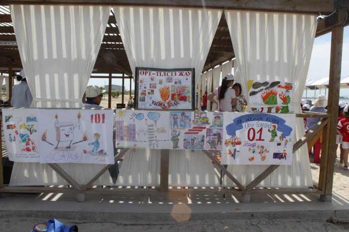 Актауские спасатели провели состязания среди детей из пришкольных лагерей