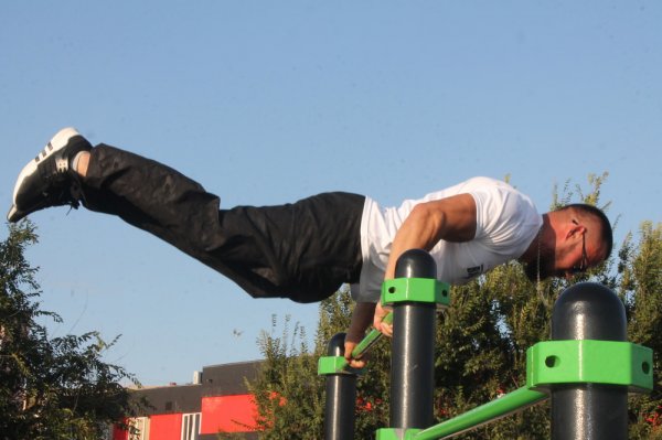 Айтым Жакупов предложил открыть в Актау спортивный зал для street workout