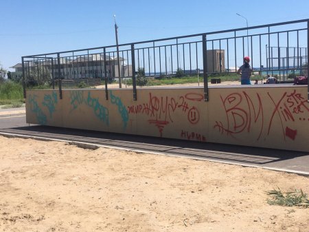 И недели не прошло...