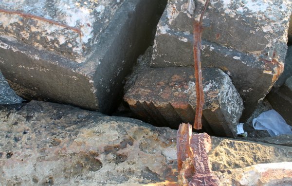 Травмоопасные пирсы Актау