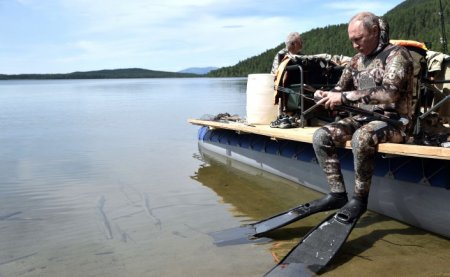 Опубликовано полное видео охоты Путина на щуку