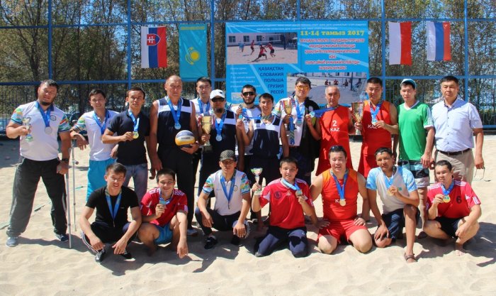 Чемпионом Казахстана по пляжному волейболу среди инвалидов стала команда из Актау