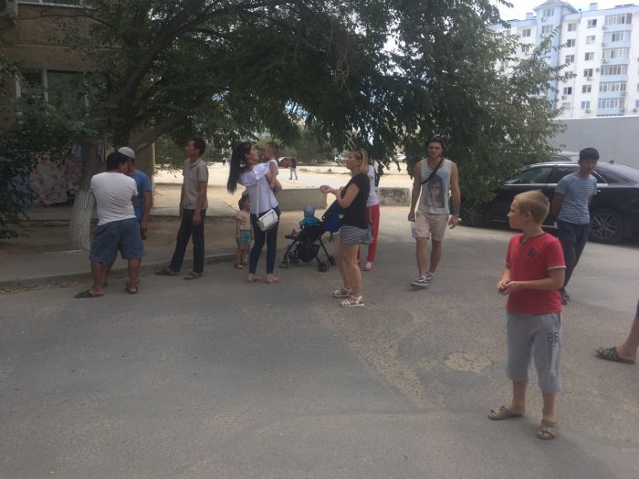 Жители 11 микрорайона Актау рассказали о задержании вооруженного мужчины