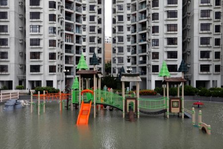 Мощнейший тайфун Hato обрушился на юг Китая: кадры с места ЧП