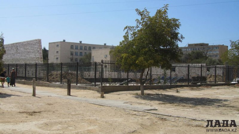 Нурлыбек Койжанов: У школы №10 в 11 микрорайоне Актау строят крытый спортивный зал