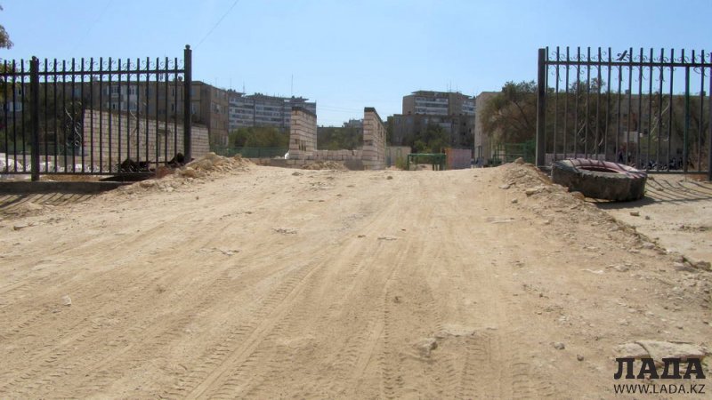 Нурлыбек Койжанов: У школы №10 в 11 микрорайоне Актау строят крытый спортивный зал