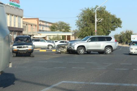 Авария на перекрестке между 3 и 1 микрорайонами Актау