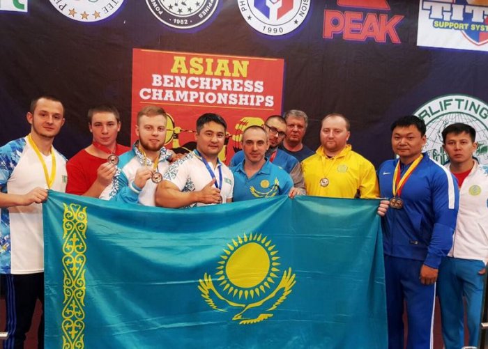 Атлеты из Актау завоевали две золотые медали на чемпионате Азии по жиму лежа