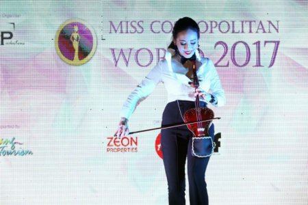 Казахстанка покорила своим платьем жюри Miss Cosmopolitan в Малайзии