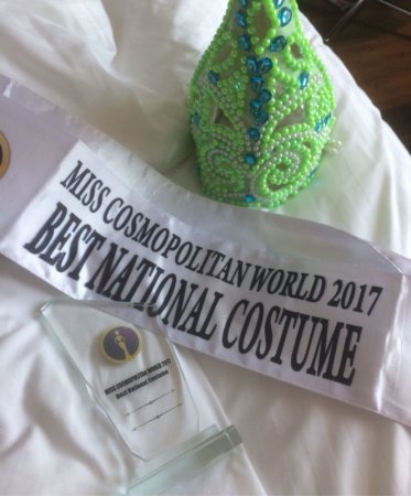 Казахстанка покорила своим платьем жюри Miss Cosmopolitan в Малайзии