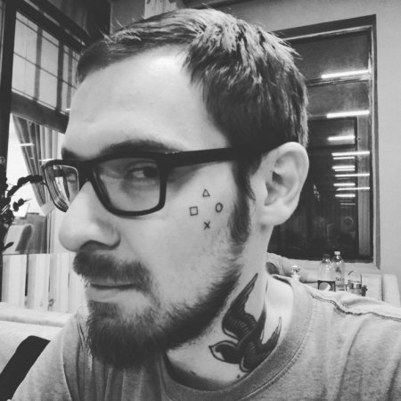 Из-за татуировки на лице у алматинца возникли проблемы с получением документов