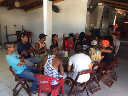 Болельщики "худшего клуба мира" протестуют из-за побед своей команды