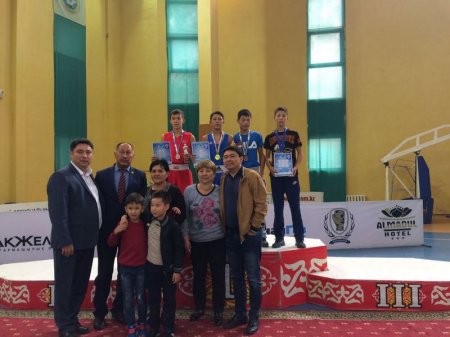 Боксеры из Мангистау завоевали 10 медалей на республиканском турнире в Атырау