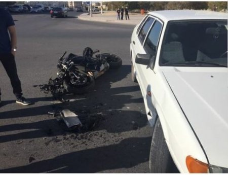 В Актау мотоциклист пострадал в результате столкновения с ВАЗ-21015
