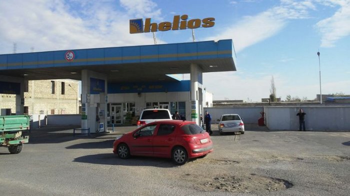 На заправках Актау бензин марки АИ-92 и  АИ-95 продают только по талонам