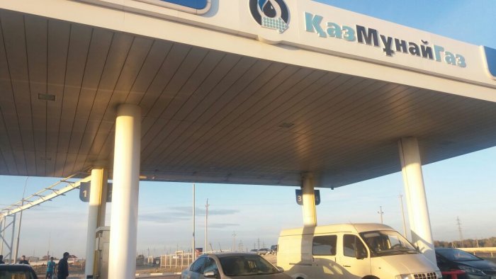 В Актау произошел конфликт между водителями и работниками заправки «Казмунайгаз»