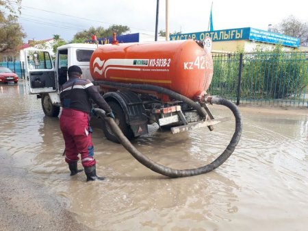 В Мунайлинском районе продолжают откачку дождевой воды