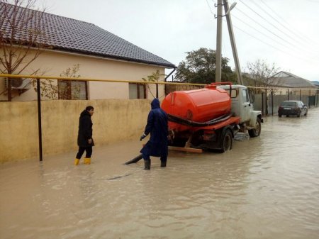 В Мунайлинском районе продолжают откачку дождевой воды