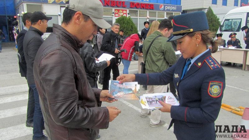 Полицейские Актау ответили на вопросы пользователей Lada.kz