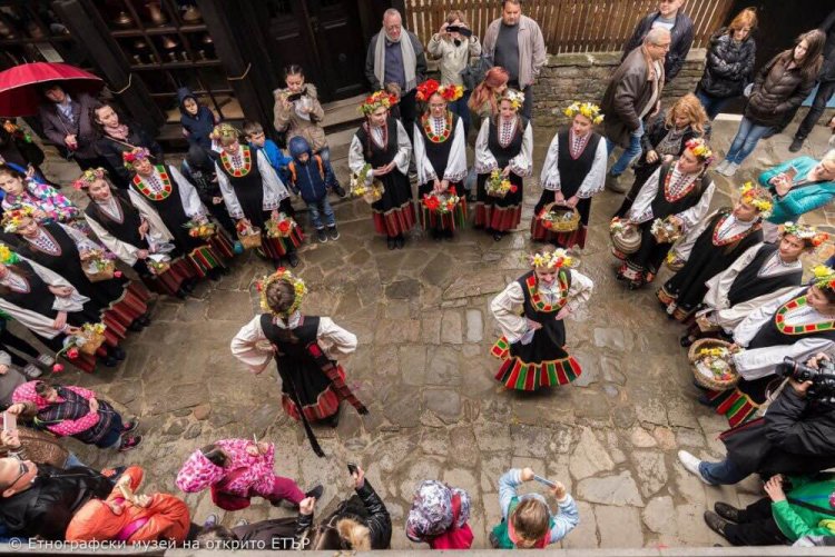 Наши в Болгарии. Музей «Этыр»
